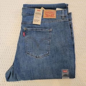 COPY - Levi's Classic Bootcut size 18 Mid Rise NWT